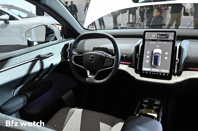 볼보자동차코리아가 28일 서울 중구 동대문디자인플라자에서 전기 SUV 'EX30'를 공개했다. /사진=이명근 기자 qwe123@