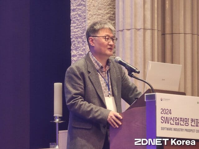 김준연 소프트웨어정책연구소 혁신전략연구팀장이 발표를 하고 있다.