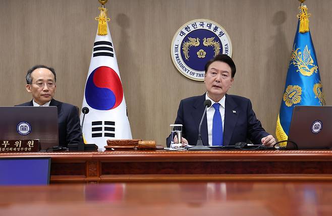 윤석열 대통령이 28일 서울 용산 대통령실 청사에서 열린 국무회의에서 발언하고 있다. /연합뉴스
