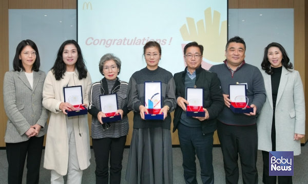 한국맥도날드가 지난 28일&nbsp;연말을 맞아 우수 가맹점주를 시상하는 '2023 오너 오퍼레이터 어워드(2023 Owner Operator Award)'를 진행했다. ⓒ한국맥도날드