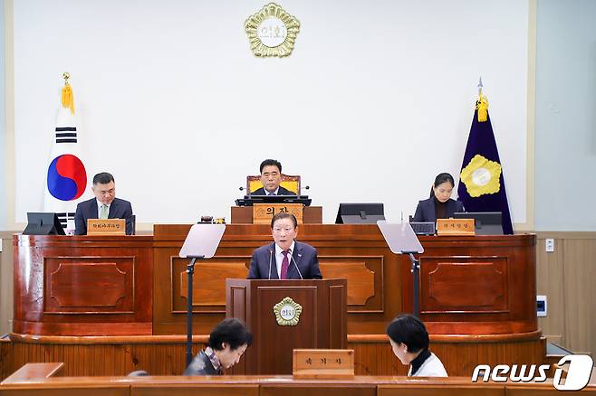 지난 20일 조근제 함안군수가 함안군의회에서 시정연설을 하고 있다.(함안군 제공)