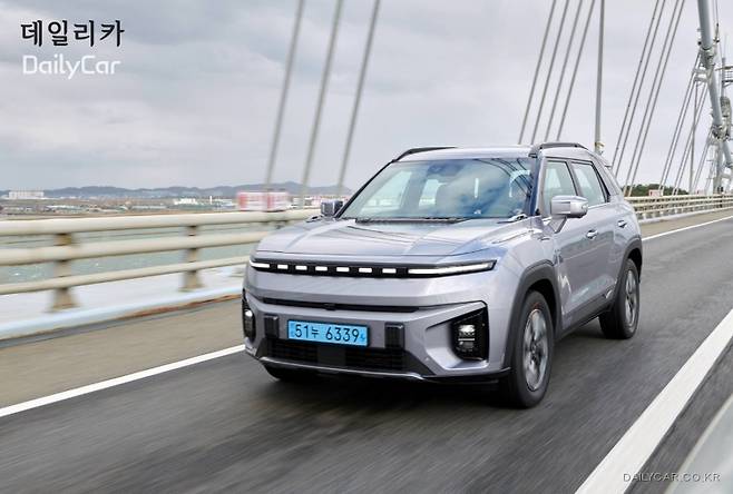 KG모빌리티 토레스 EVX