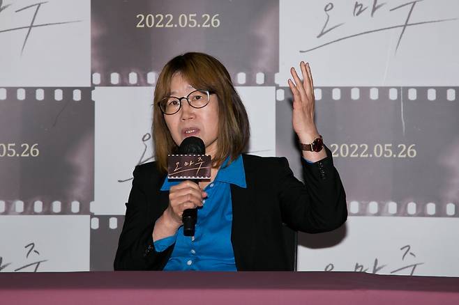 지난해 올해의 여성영화인상을 수상한 영화 '오마주'의 신수원 감독. 사진제공트윈플러스파트너스