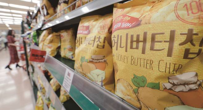 허니버터칩은 입소문을 타면서 품귀현상을 빚었지만 열풍은 금세 수그러들었다.[사진=뉴시스]