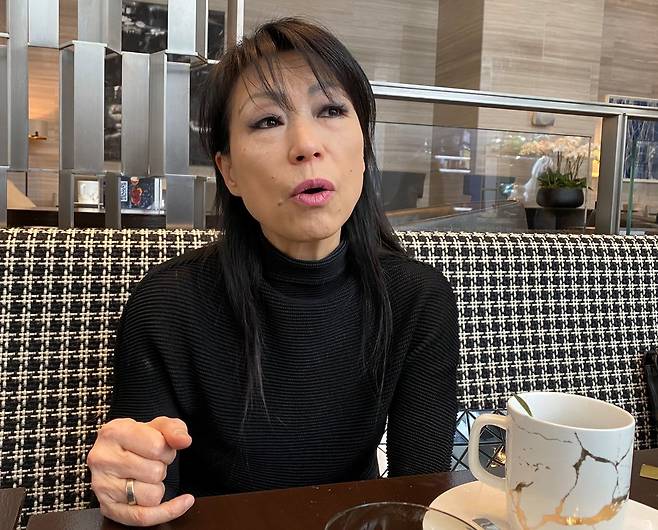 '정적의 파편' 뉴욕 초연 앞두고 인터뷰하는 작곡가 진은숙 (뉴욕=연합뉴스) 강건택 특파원 = 지난해 3월 14일(현지시간) 미국 뉴욕시의 한 호텔에서 자신의 두 번째 바이올린 협주곡 '정적의 파편' 뉴욕 초연을 앞두고 인터뷰하는 현대음악 작곡가 진은숙. 2022.3.15 firstcircle@yna.co.kr