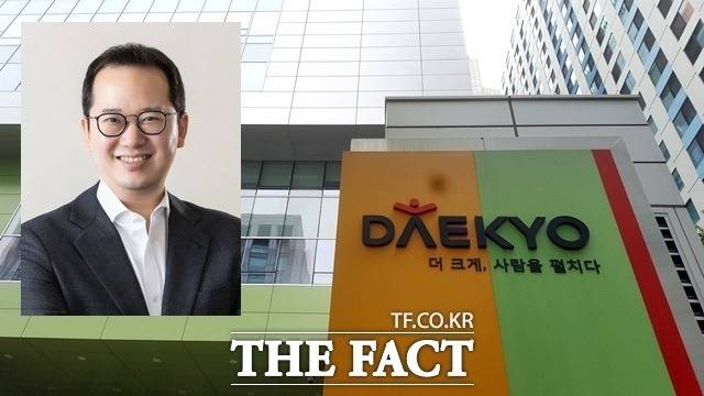 대교그룹은 올해 3분기 매출 1615억 원, 영업이익 -68억 원을 기록했다. 왼쪽 사진은 강호준 대교그룹 대표. /대교·더팩트 DB