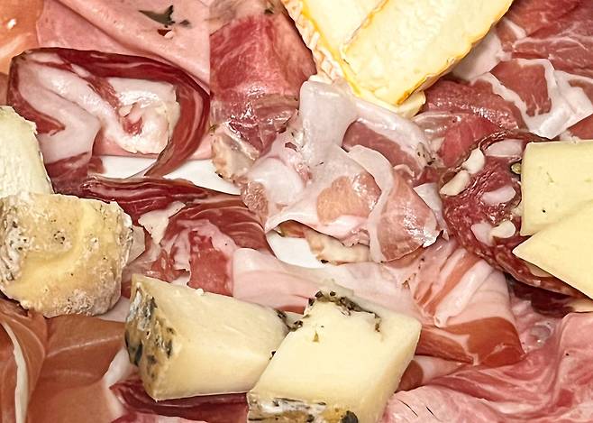 각종 프로슈토와 살라미 햄 등. /김지호 기자