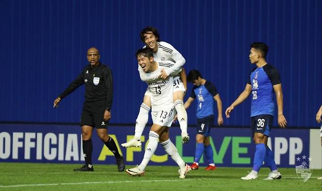 울산 현대 이명재가 지난 28일 BG 빠툼 유나이티드전에서 골을 넣은 뒤 기뻐하고 있다. 사진=울산 현대