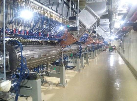 경북 경주시 한국원자력연구원 양성자과학연구단에 있는 100 MeV 양성자가속기. 이를 활용해 신경내분비종양 치료제인 ‘악티늄’을 생산할 구상이나 원자력 관련 규제가 많아 차질이 우려된다. [한국원자력연구원]