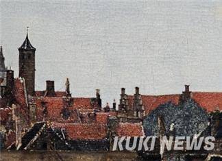 '델프트의 풍경' 중 동인도 회사의 지붕 사이로 보이는 구교회 첨탑 부분.