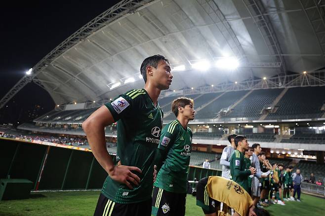 ▲ 전북 현대는 정태욱의 퇴장으로 수적 열세에서도 문선민, 송민규의 골을 끝까지 지켜 키치에 2-1로 이기며 ACL 16강 진출 가능성을 높였다. ⓒ전북 현대