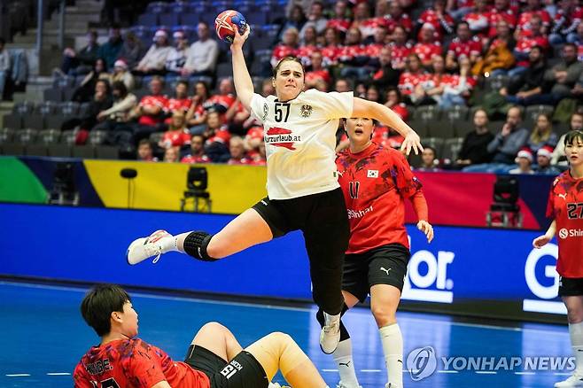 한국과 오스트리아의 1차전 경기 모습.  [AFP=연합뉴스]