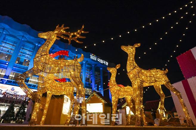 국립극장이 오는 31일까지 서울 중구 국립극장 해오름극장 앞 문화광장에서 선보이는 겨울 빛축제 ‘윈터 빌리지’. (사진=국립극장)