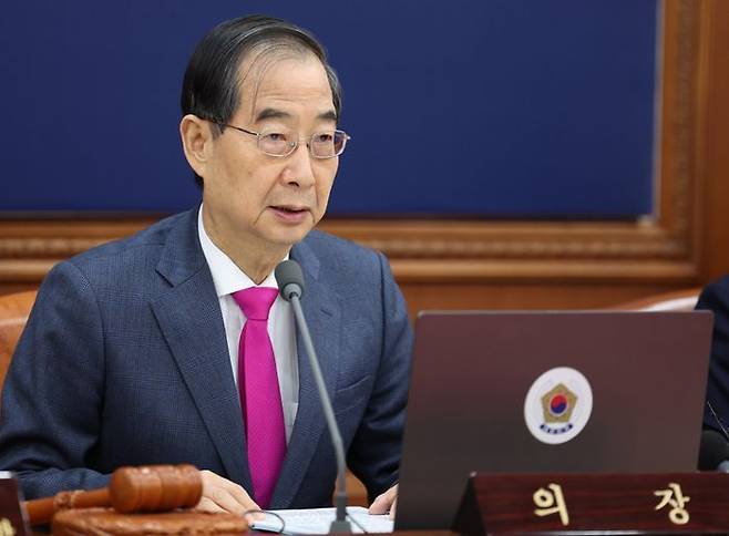 한덕수 국무총리가 1일 오전 서울 종로구 정부서울청사에서 열린 임시 국무회의에 참석해 발언하고 있다. ⓒ 뉴시스