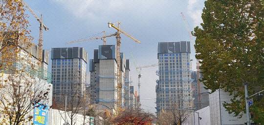 둔촌주공 재건축 '올림픽파크 포레온' 건설현장 모습. <디지털타임스 DB>