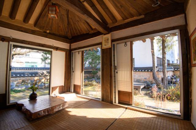 상유재 내부 거실 풍경