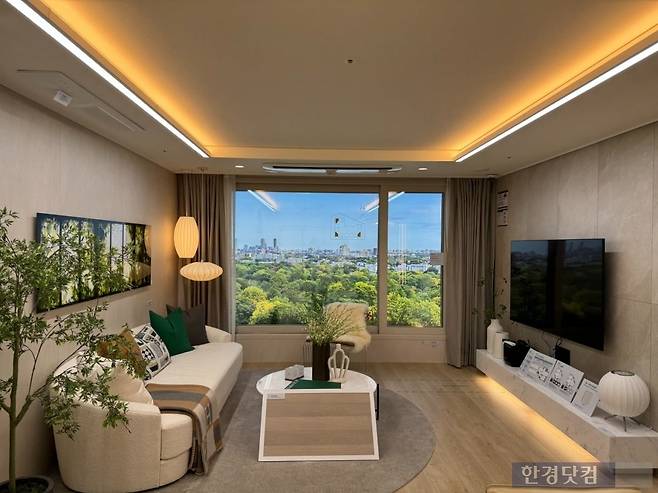 마포 푸르지오 어반피스 전용 74㎡ 유닛 전경. 사진=유지희 기자.