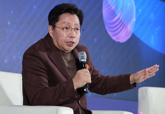 2023 서울머니쇼 플러스 / 돈이 움직이는 원리를 알면 돈이 보인다. 확실한 기회를 잡기 위한 대가들의 경제 BIG HINT! / 홍익희 전 세종대학교 교수, 김영익 서강대학교 경제대학원 교수, 웅달책방 이웅구 (주)웅달과평강 대표. 2023.12.2 [한주형기자]