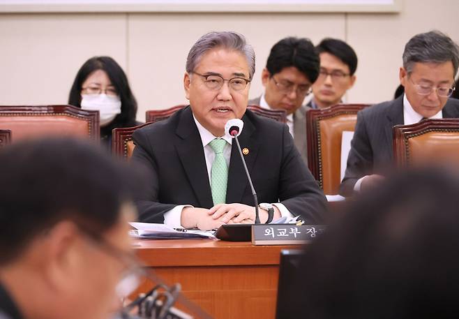 박진 외교부 장관이 30일 국회에서 열린 외교통일위원회 전체회의에서 의원 질의에 답변하고 있다. [사진출처 = 연합뉴스]