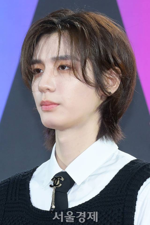 그룹 보이넥스트도어(BOYNEXTDOOR) 이한이 2일 오후 인천 중구 인스파이어 아레나에서 열린 ‘MMA 2023(멜론 뮤직 어워드)’ 레드카펫에서 포즈를 취하고 있다. 김규빈 기자