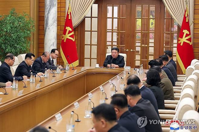 북, 이달 하순 전원회의…김정은 "국가사업 활기있게 추진됐다" (평양 조선중앙통신=연합뉴스) 북한이 노동당 중앙위원회 전원회의를 이달 하순 개최한다.
    노동당 중앙위원회 정치국은 1일 회의를 열어 12월 하순 당 중앙위원회 제8기 제9차 전원회의 소집을 전원 찬성으로 결정했다고 조선중앙통신이 2일 보도했다.  2023.12.2 
    [국내에서만 사용가능. 재배포 금지. For Use Only in the Republic of Korea. No Redistribution] 
 nkphoto@yna.co.kr
