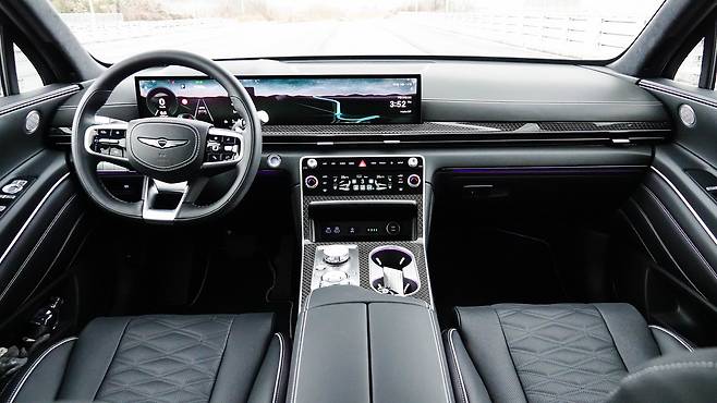 단정하면서도 고급스럽게 마무리한 인테리어. ⓒautodiary