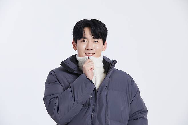 추울수록 가슴을 활짝 펴고 상반신을 꼿꼿이 세워야 신진대사가 보다 활발해져 열이 발생한다. [사진=게티이미지벵크]