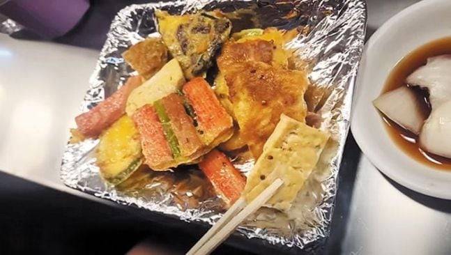 서울 광장시장 한 가게에서 1만5000원을 받고 판매해 논란이 된 모둠전. /유튜브 캡처