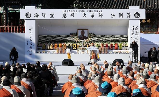 3일 서울 종로구 대한불교조계종 총본산 조계사에서 제33대·제34대 총무원장 해봉당 자승 대종사 종단장 영결식이 열리고 있다. 사진공동취재단