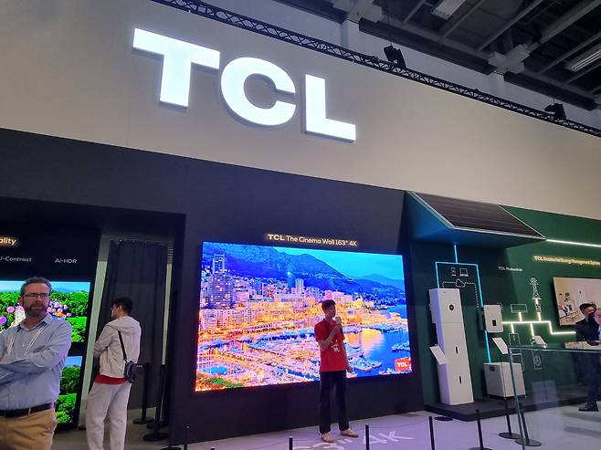 유럽 최대 가전 전시회 ‘IFA 2023’에 설치된 중국 TCL의 전시장. 김민지 기자.