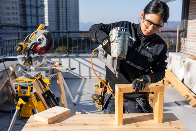 ▲<프레시안>은 지난달 28일 충북 충주의 한 작업실에서 5년차 빌더 목수 22살 이아진씨를 만났다. ⓒ황지현