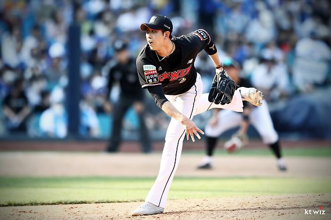 ▲ 30홀드 불펜 투수인 김민수는 2024년 kt 마운드의 키플레이어다 ⓒkt 위즈