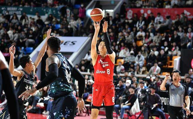 SK 안영준의 3점슛 [KBL 제공. 재판매 및 DB 금지]