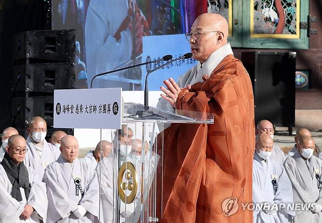 영결사 하는 진우스님 (서울=연합뉴스) 대한불교조계종 총무원장 진우스님이 3일 서울 종로구 조계사에서 엄수된 해봉당 자승 대종사 영결식에서 영결사를 하고 있다. 2023.12.3 [사진공동취재단] photo@yna.co.kr