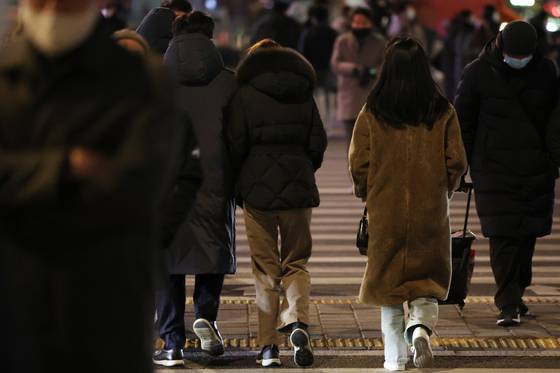 육아기 근로시간 단축 제도 사용률은 14.4%에 불과하다.〈사진=연합뉴스〉