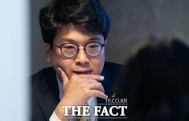 김준우 정의당 비대위원장은 <더팩트>와의 인터뷰에서 창당이 기정사실화한 '이준석 신당'에 대해 "과거 새로운보수당처럼 합당하지 않고 쭉 완주하길 바란다"며 "제3지대 표를 조금 깎아먹어 우리 당에 불리하더라도 정치 생태계가 좀 더 다양해졌으면 좋겠다"고 말했다. /박헌우 기자