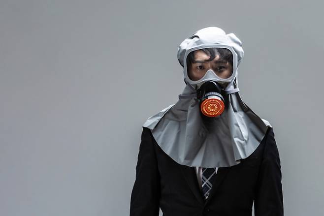 방호용품을 착용한 남성. 게티이미지뱅크 제공