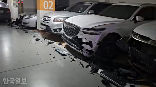 지난달 29일 대구 북구 칠성동2가의 한 아파트 지하 주차장에 주차된 차량들이 파손돼 있다. 독자 제공