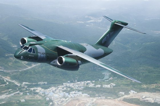 최근 수출을 늘리고 있는 엠브라에르의 C-390 전술수송기. 엠브라에르
