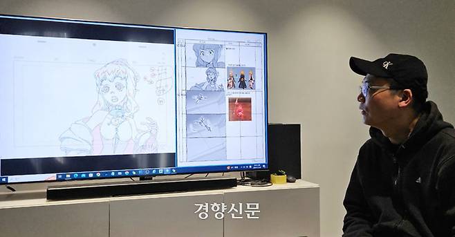 김상진 감독이 3일 서울 구로구 스튜디오에서 애니메이션 작업 과정을 설명하고 있다. 이홍근 기자