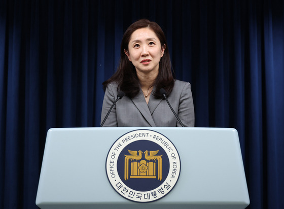 Kim Soo-kyung, presidential secretary for unification affairs, speaks at a press briefing at the Yongsan presidential office after her appointment as new presidential spokesperson on Sunday. [YONHAP]