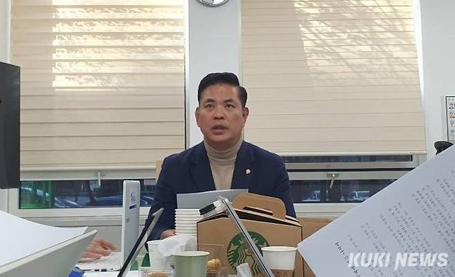 박영순 민주당 국회의원이 4일 오후 3시 대전시의회 기자실에 들러 대전시는 전세사기 피해자 구제에 적극 나서야 한다고 주장했다. 사진=이익훈 기자 