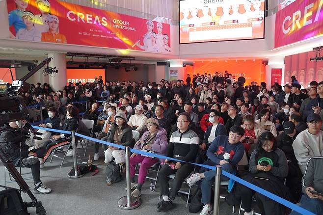 경기장을 찾은 골프 팬들의 모습.  [인터커뮤니케이션즈 제공. 재판매 및 DB 금지]