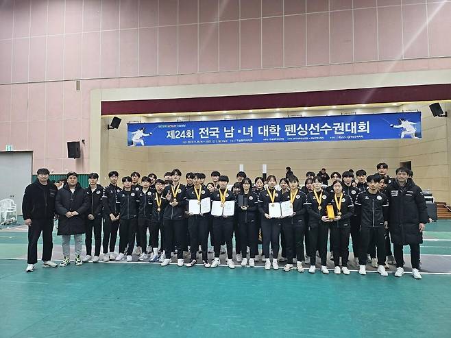 대학선수권대회 단체전 우승 기념 촬영  [호원대학교 제공. 재판매 및 DB 금지]