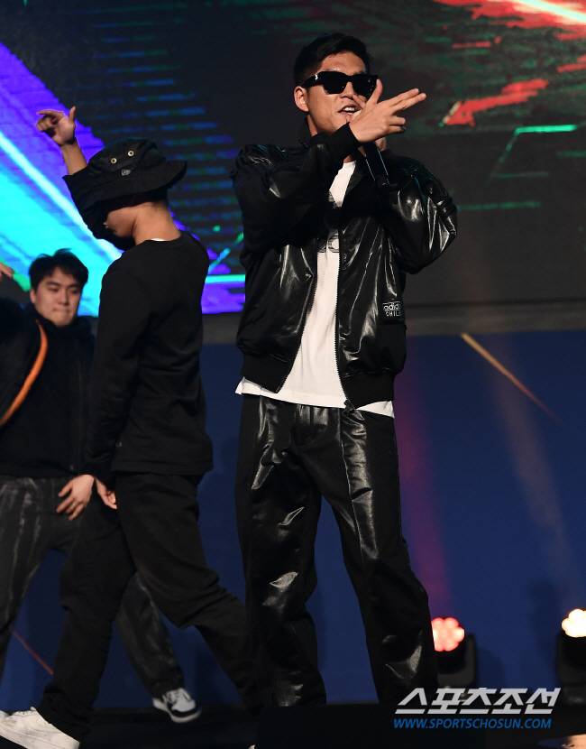 K리그1 2022 대상 시상식이 24일 서울 서초구 더케이호텔에서 열렸다. 광주FC 이순민이 멋진 무대를 선보이고 있다. 양재동=박재만 기자 pjm@sportschosun.com/2022.10.24/