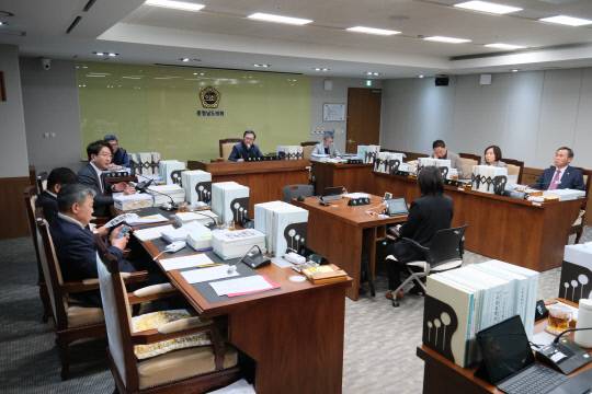 5일 열린 충남도의회 교육위원회 모습. 사진=윤신영 기자