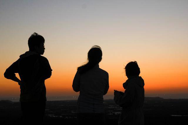 제주 한경면 저지리 마을 숙소 '그리하오'는 문도지오름 노을 산책을 진행한다. 제주관광공사 제공