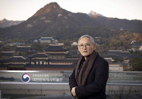 Culture Minister Yu In-chon interviews with the JoongAng Sunday, an affiliate of the Korea JoongAng Daily, at the National Museum of Korean Contemporary History in central Seoul on Nov. 13. [KIM SANG SEON]