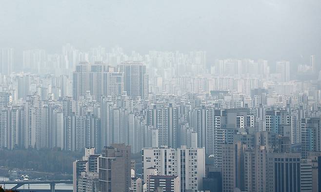 사진은 남산에서 바라본 서울 시내 모습. [사진 = 연합뉴스]