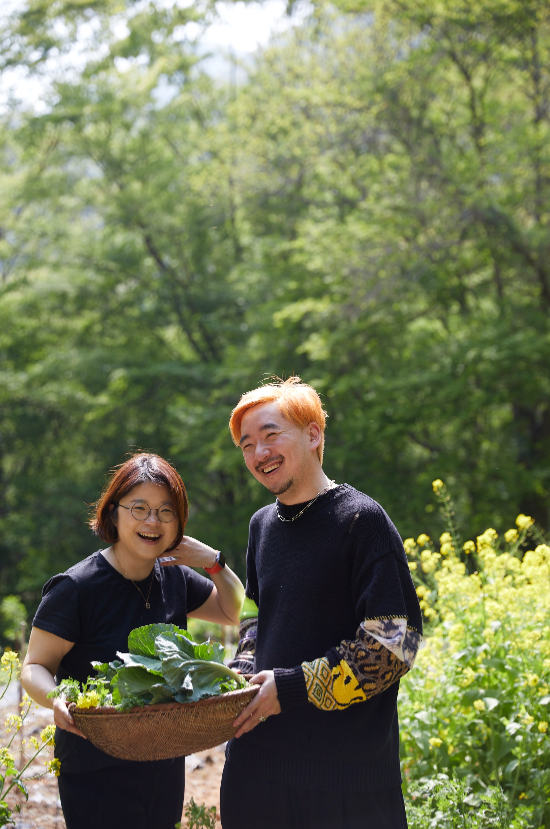 18년 전 셰프 스터디 모임에서 만난 인연으로 책 집필에 의기투합, 한식 세계화에 앞장서고 있는 최정윤(좌), 박정현(우) 셰프